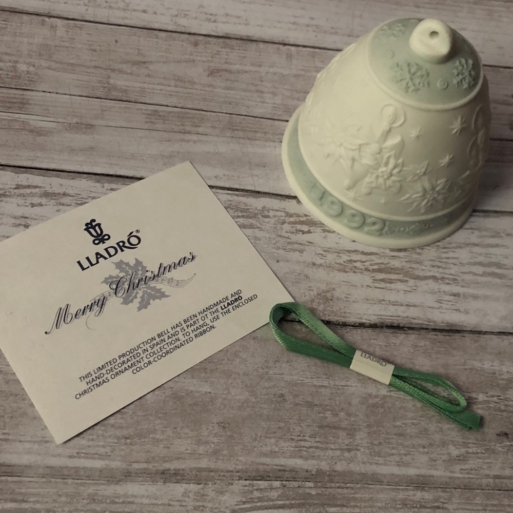 Vintage 1992 Lladro Christmas Bell collectible